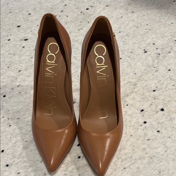 Calvin Klein Tan Heels Size 4.5 - Like New - Picture 2 of 5